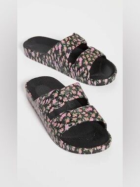 FREEDOM MOSES Sandal in Pop Bloom Sz 8/9